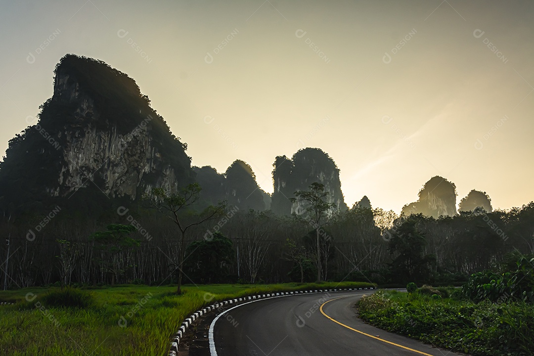 Paisagem de montanha na província de krabi, Tailândia