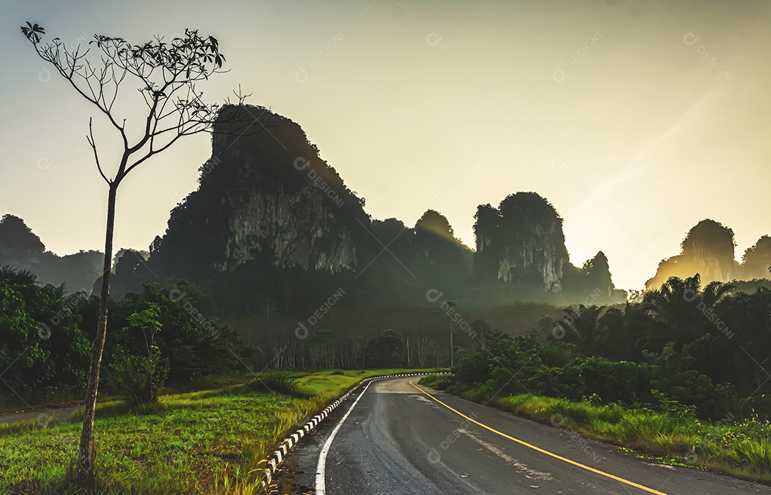 Paisagem de montanha na província de krabi, Tailândia