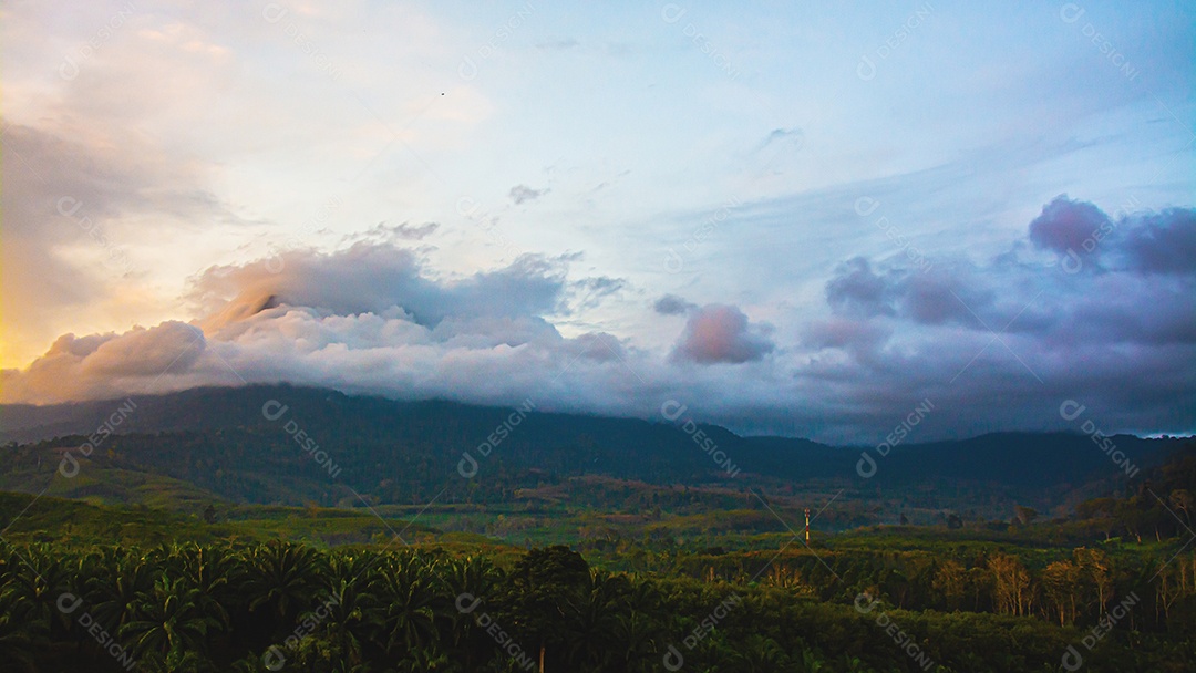 Paisagem de montanha na província de krabi, Tailândia