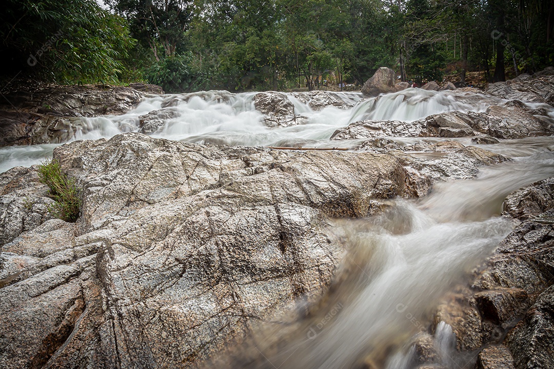 Parque Nacional Manorah Waterfall em Phatthalung, Tailândia
