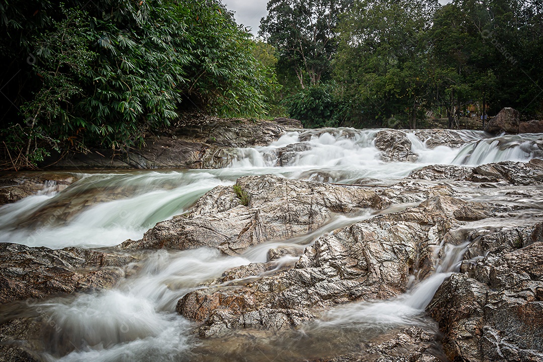 Parque Nacional Manorah Waterfall em Phatthalung, Tailândia