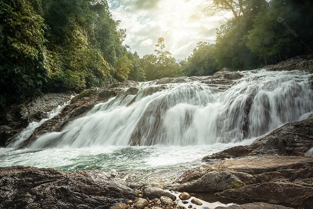 Parque Nacional Manorah Waterfall em Phatthalung, Tailândia