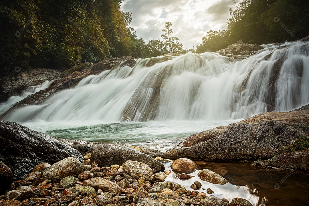 Parque Nacional Manorah Waterfall em Phatthalung, Tailândia