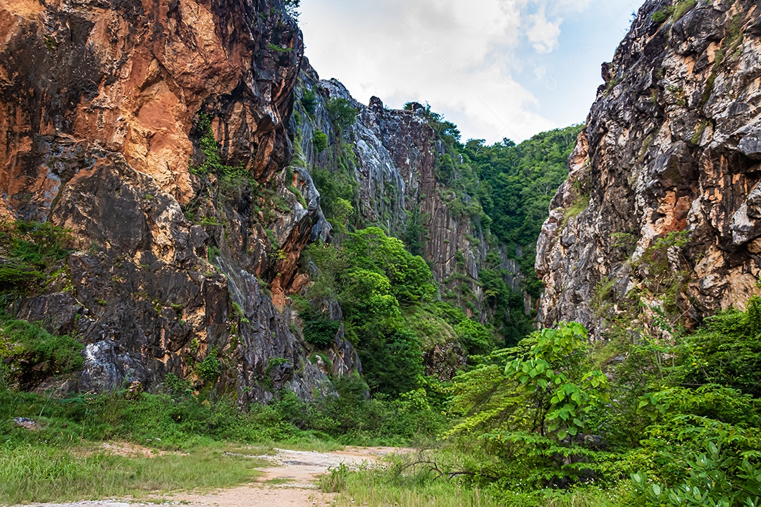paisagem de vale na província de Phatthalung, sul da Tailândia.