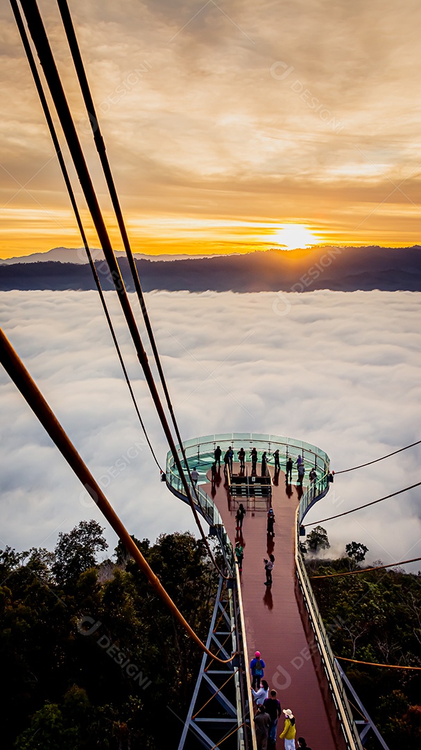 Betong, Yala, Tailândia Ponto de vista de neblina Talay Mok Aiyoeweng, há mar de neblina visitado por turistas pela manhã
