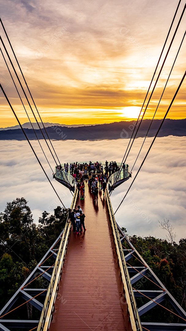 Betong, Yala, Tailândia Ponto de vista de neblina Talay Mok Aiyoeweng, há mar de neblina visitado por turistas pela manhã