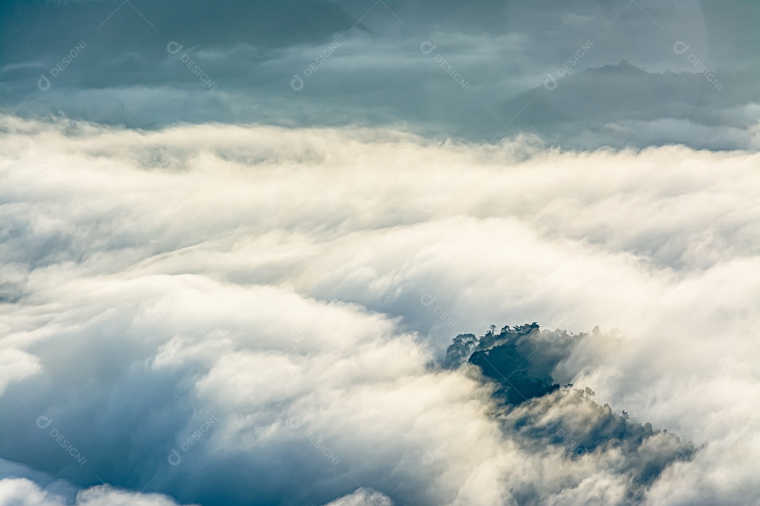 Betong, Yala, Tailândia 2020: Ponto de vista de neblina Talay Mok Aiyoeweng, há mar de neblina visitado por turistas pela manhã