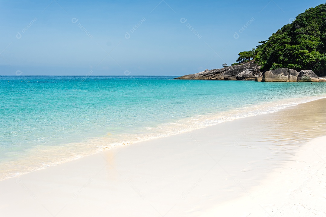 Bela praia e mar Koh Miang ilha No.4 no Parque Nacional Mu Ko Similan, Phang Nga, Tailândia