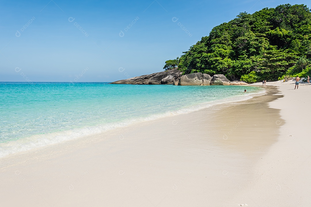 Bela praia e mar Koh Miang ilha No.4 no Parque Nacional Mu Ko Similan, Phang Nga, Tailândia