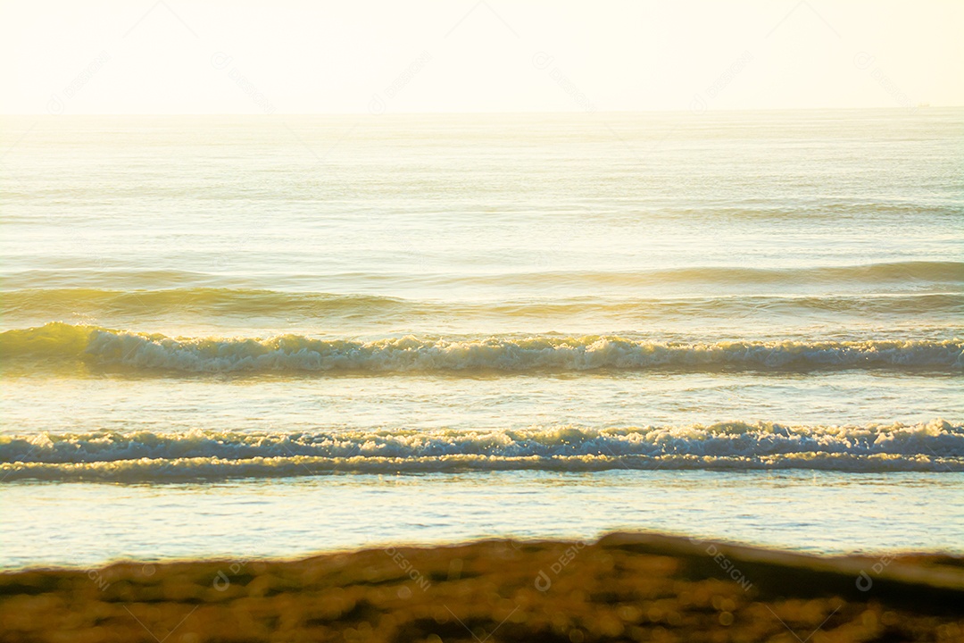 ondas do mar pela manhã