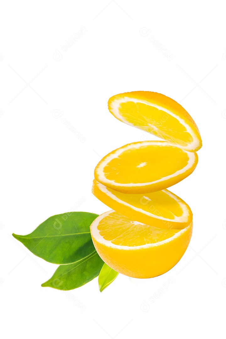 Fruta laranja em fundo branco.