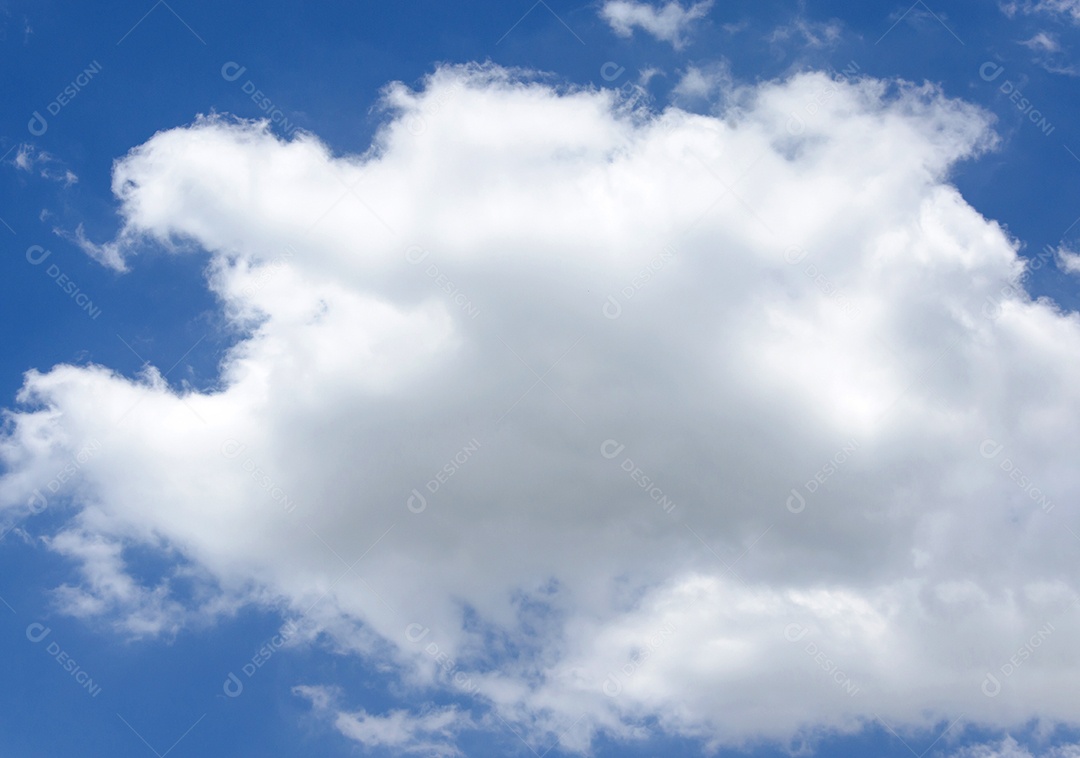 céu azul com nuvem closeup