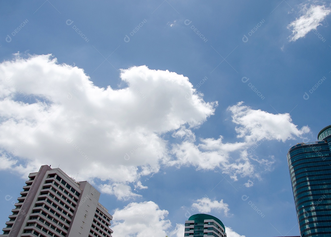 céu azul com nuvem closeup