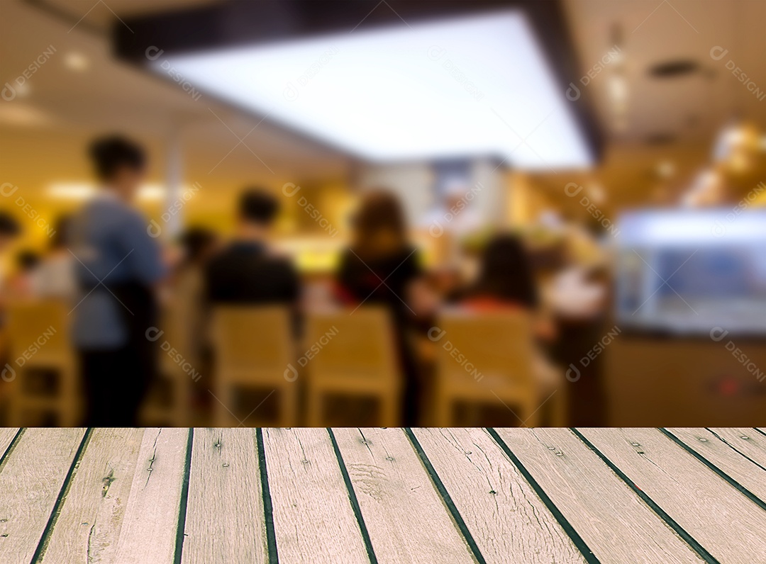 Tampo da mesa de madeira e fundo desfocado do shopping. modelo de exibição do produto.