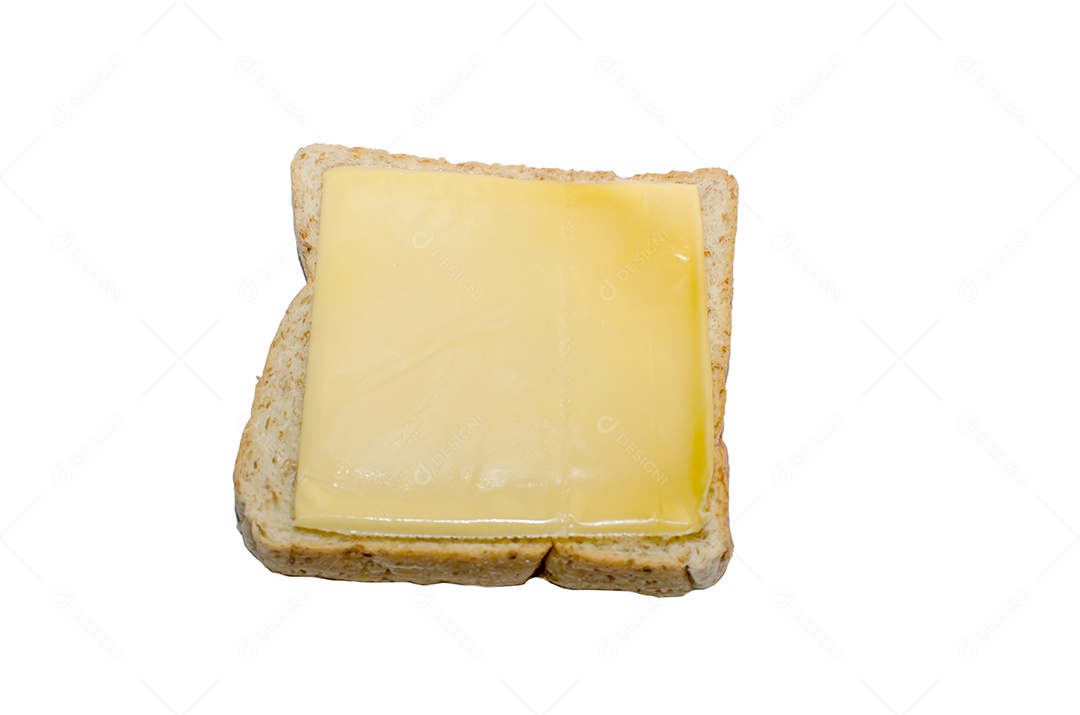 Pão e queijo no fundo branco.