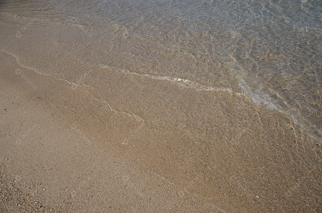 Oceano Na Praia De Areia. Fundo. Foco seletivo.