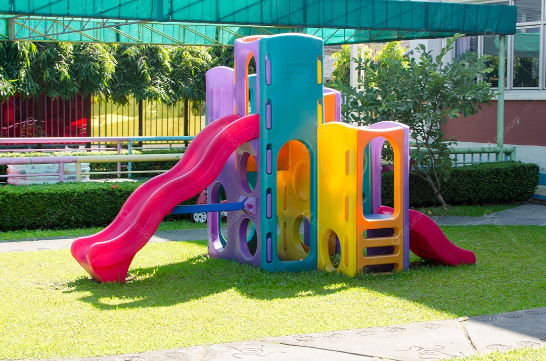 Playground colorido para crianças