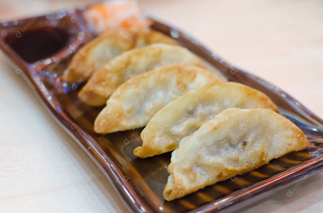 Gyoza estilo japonês. Foco seletivo