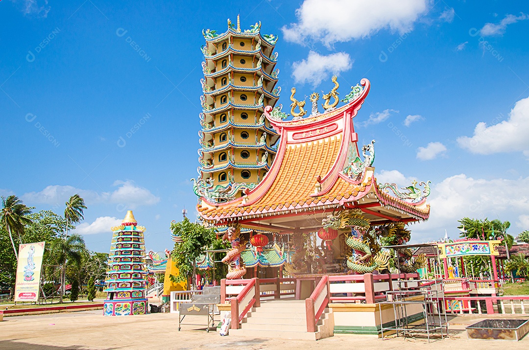 Belo templo chinês na província de Tailândia