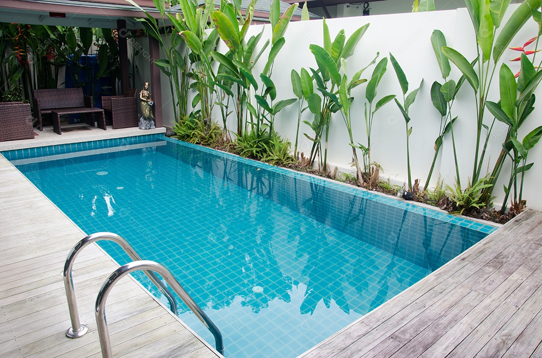 Piscina linda em resort tropical