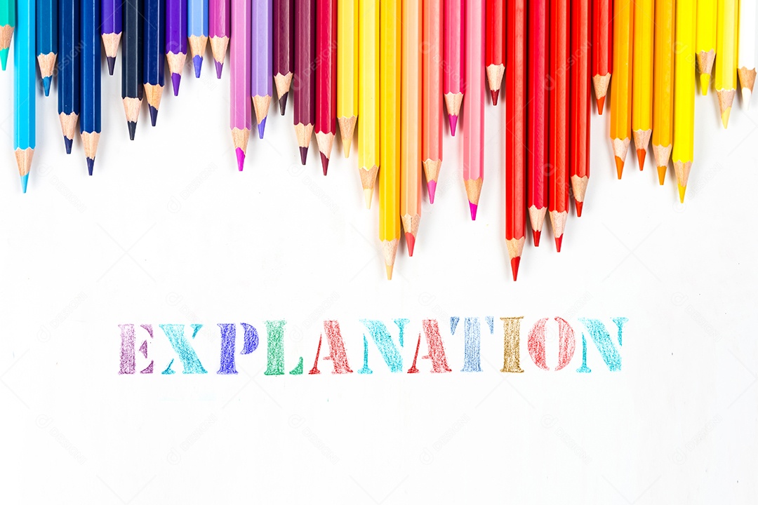 Varas de madeira multicoloridas Lápis de colorir de madeira no fundo branco