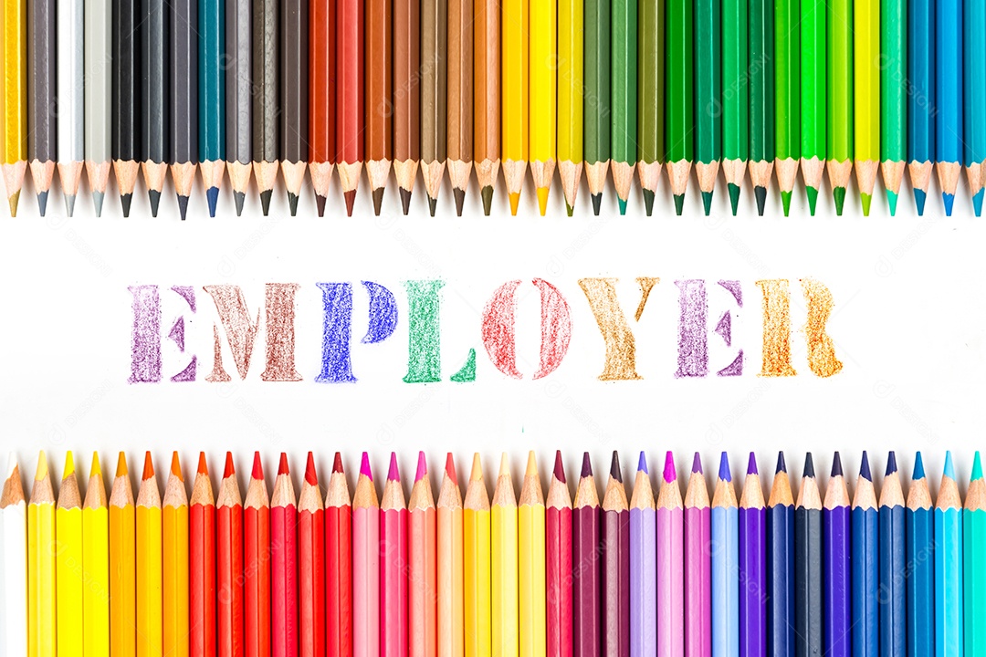 Varas de madeira multicoloridas Lápis de colorir de madeira no fundo branco