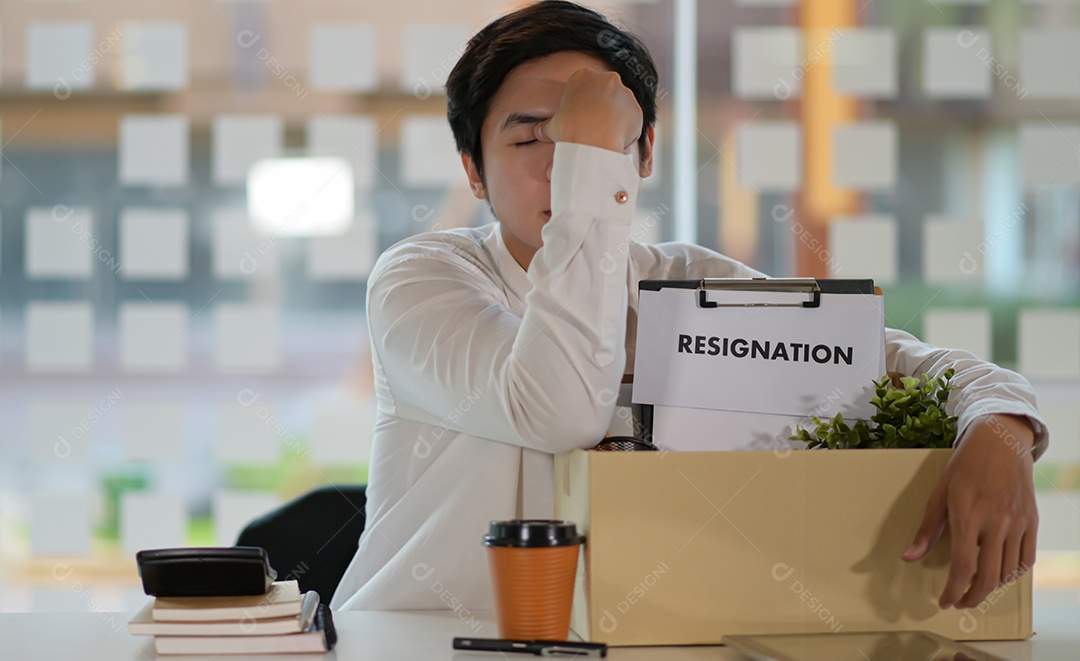 Desempregados devido à epidemia de vírus, rescisão do contrato de trabalho, conceito de demissão.