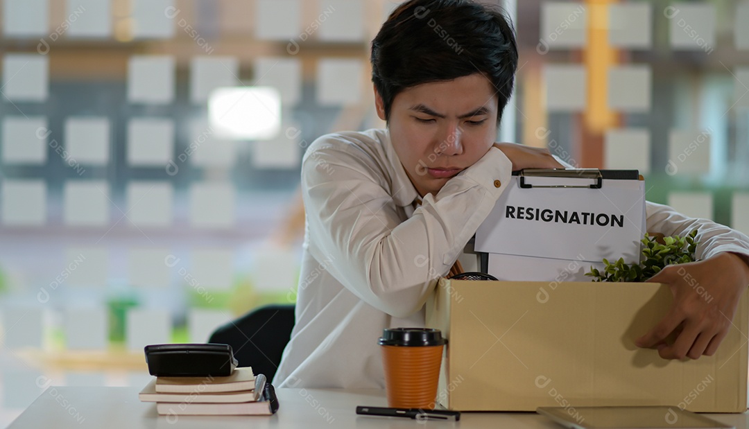 Desempregados devido à epidemia de vírus, rescisão do contrato de trabalho, conceito de demissão.