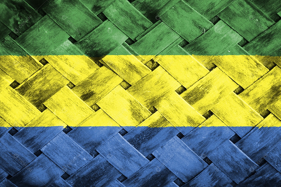 tela de bandeira do gabão em fundo de madeira de vime