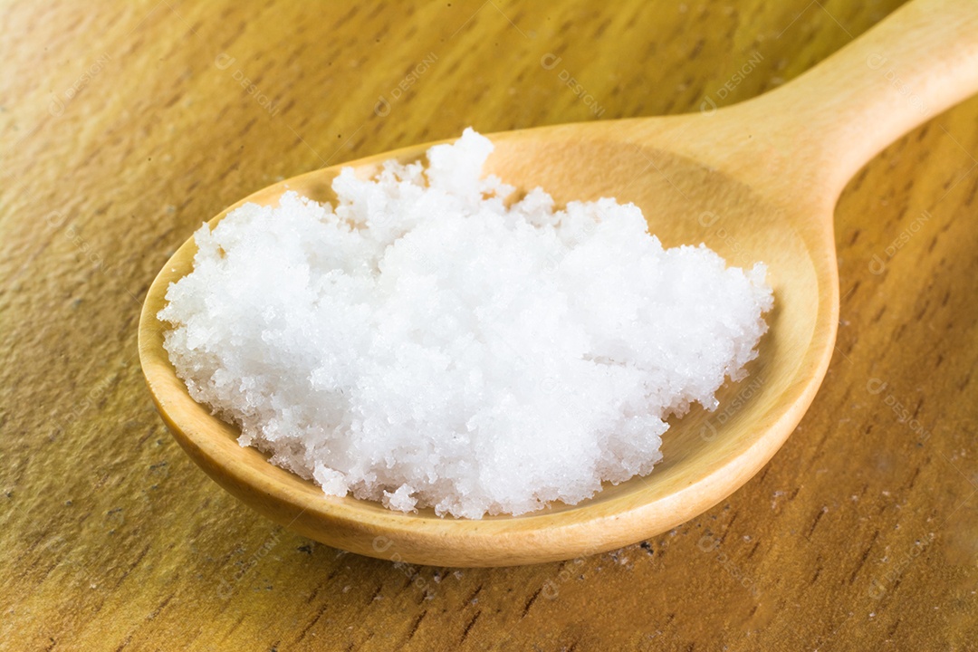 Sal na colher de pau