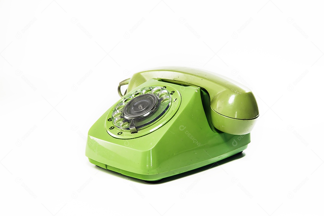 Telefone Retrô Verde sobre fundo isolado branco