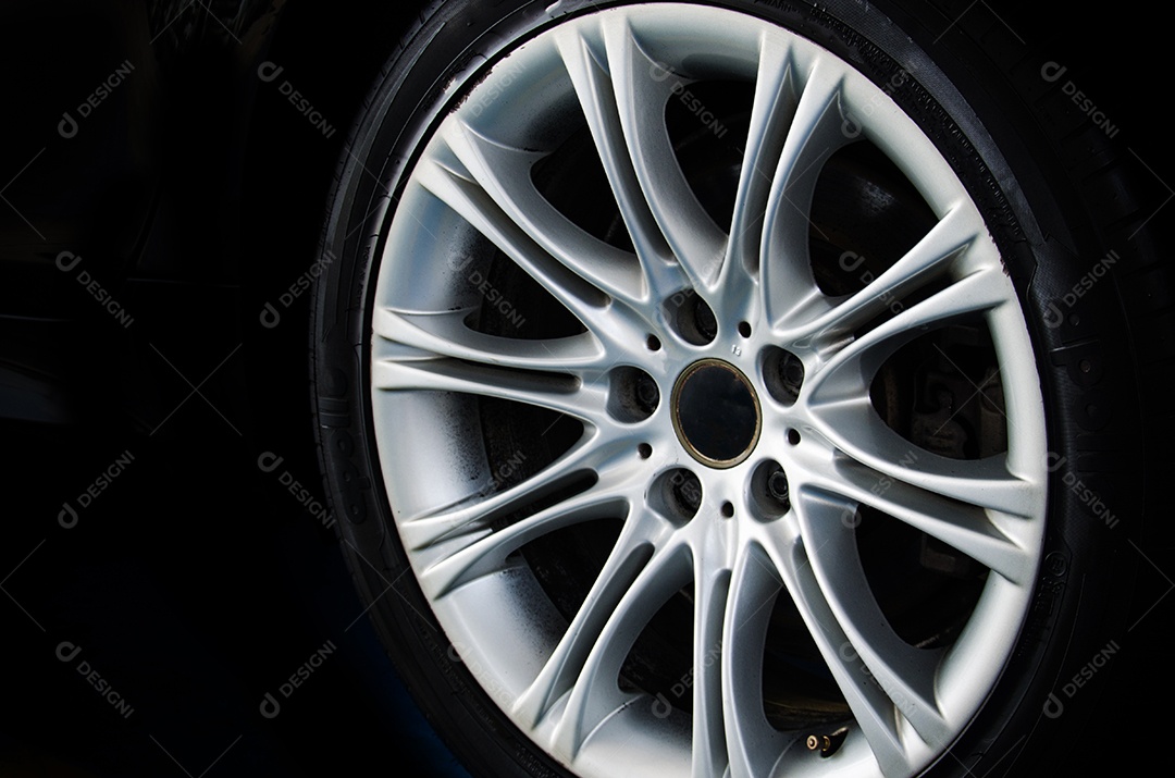 Roda de liga de luxo em close-up como um automóvel