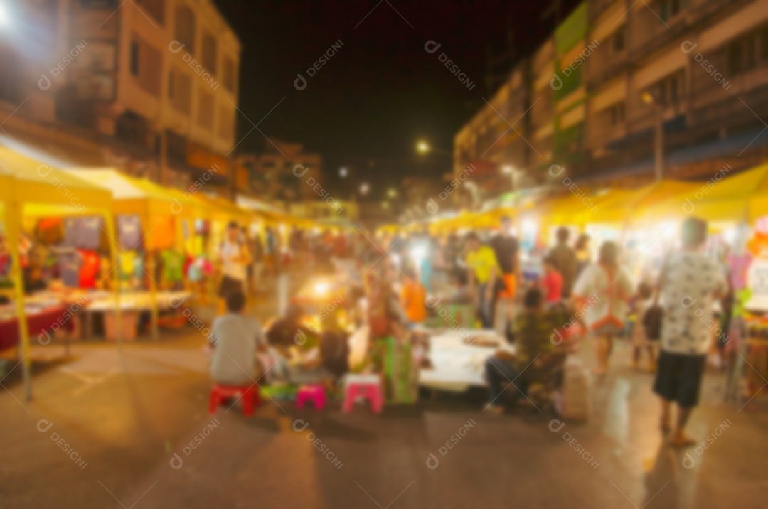 Imagem desfocada de Turistas do mercado noturno do Festival do borrão.