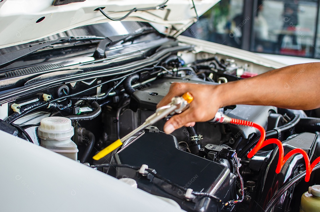 Detalhes no motor do carro