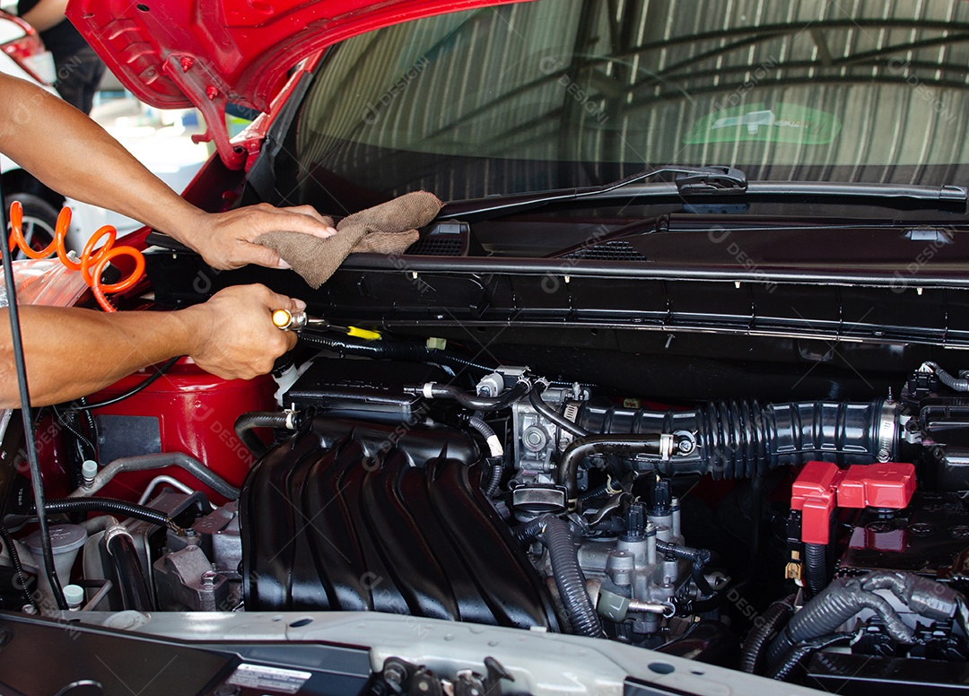 Detalhes no motor do carro