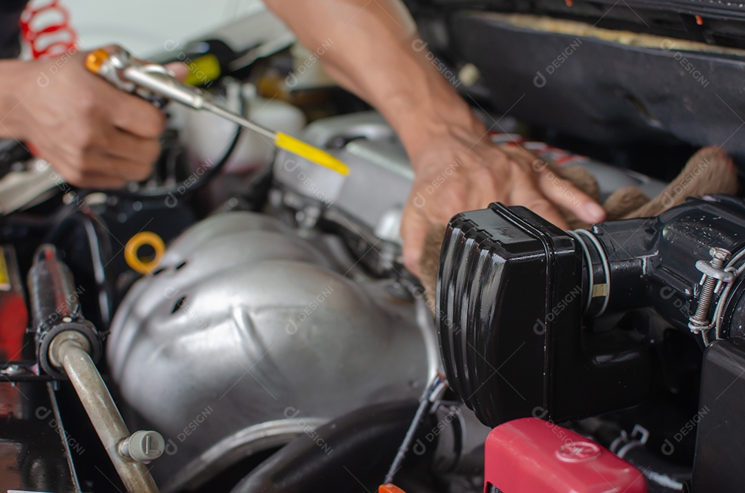 Detalhes no motor do carro