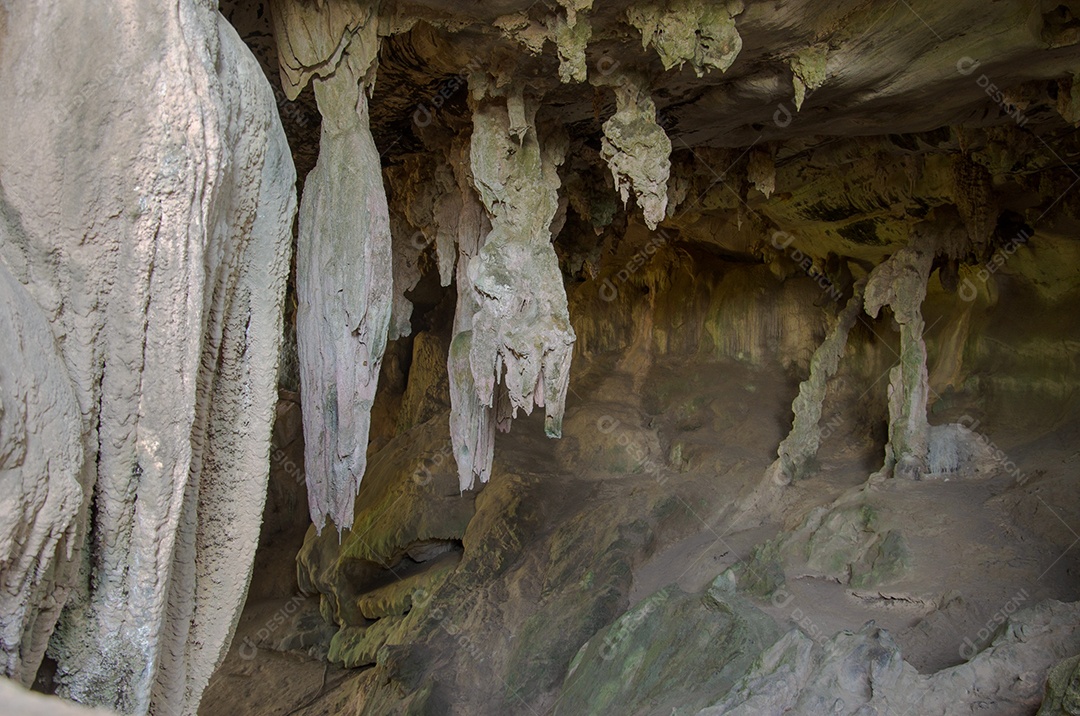 Caverna na Tailândia