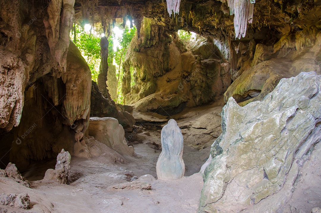 Caverna na Tailândia