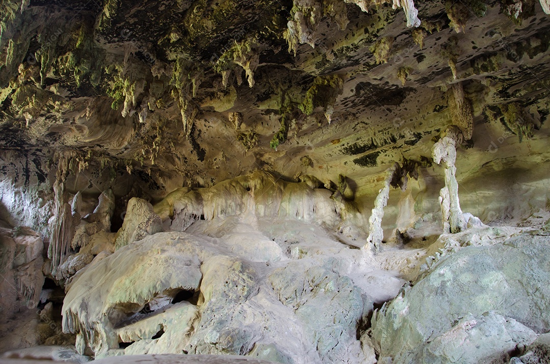 Caverna na Tailândia