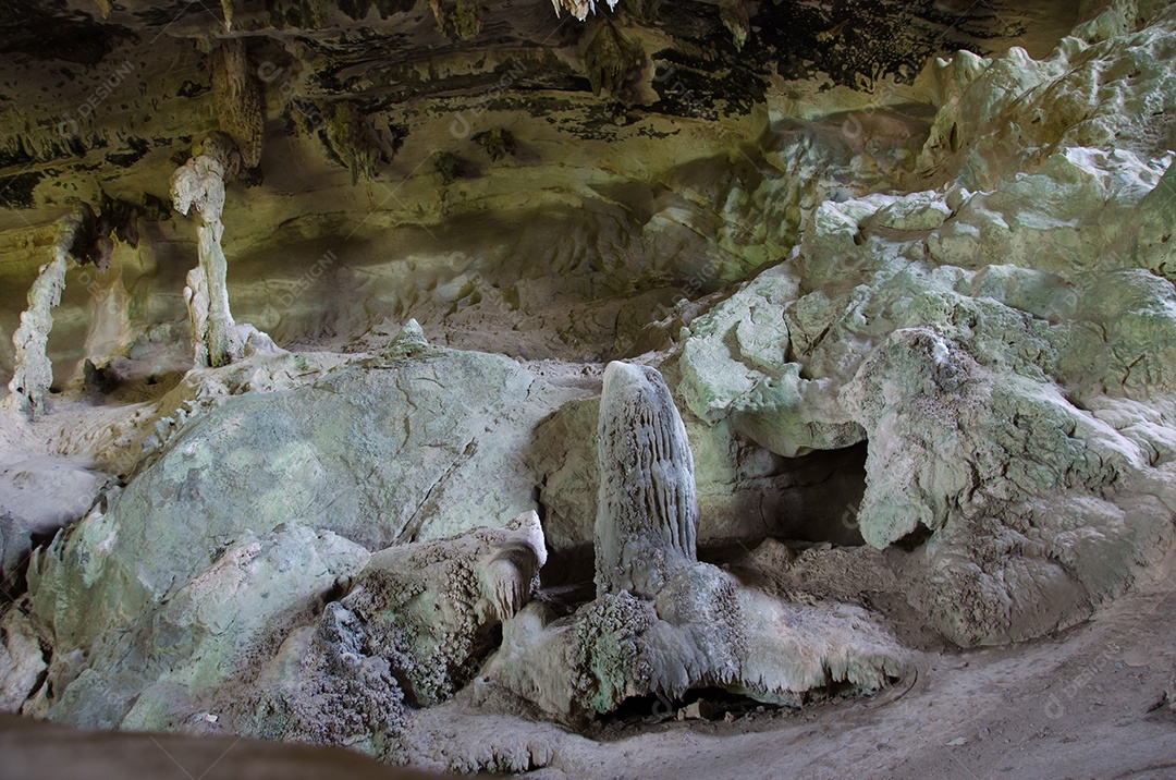 Caverna na Tailândia