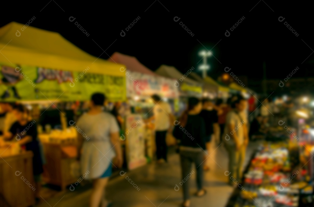 Imagem descocada de Turistas do mercado noturno do Festival do borrão