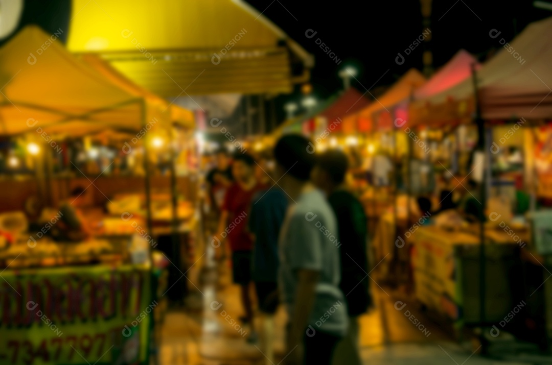 Imagem descocada de Turistas do mercado noturno do Festival do borrão