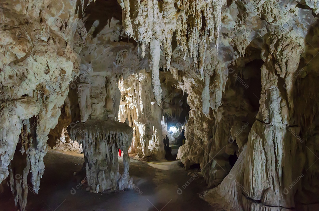 Krabi, a bela caverna da Tailândia.