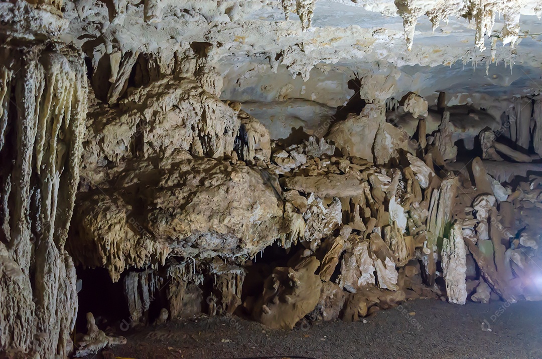 Krabi, a bela caverna da Tailândia.