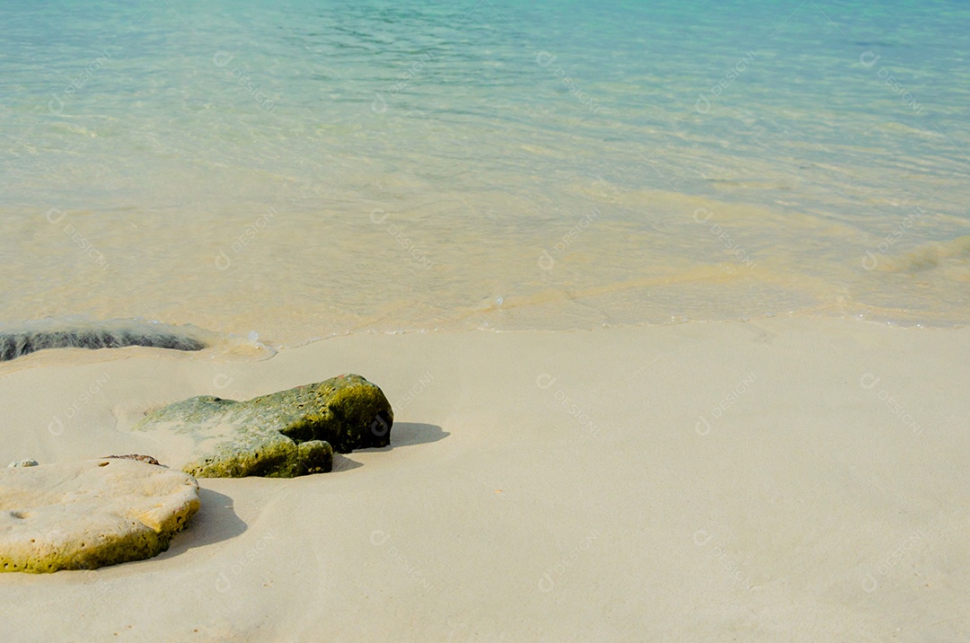 Paisagem e ondas do mar azul. Phuket Tailândia.