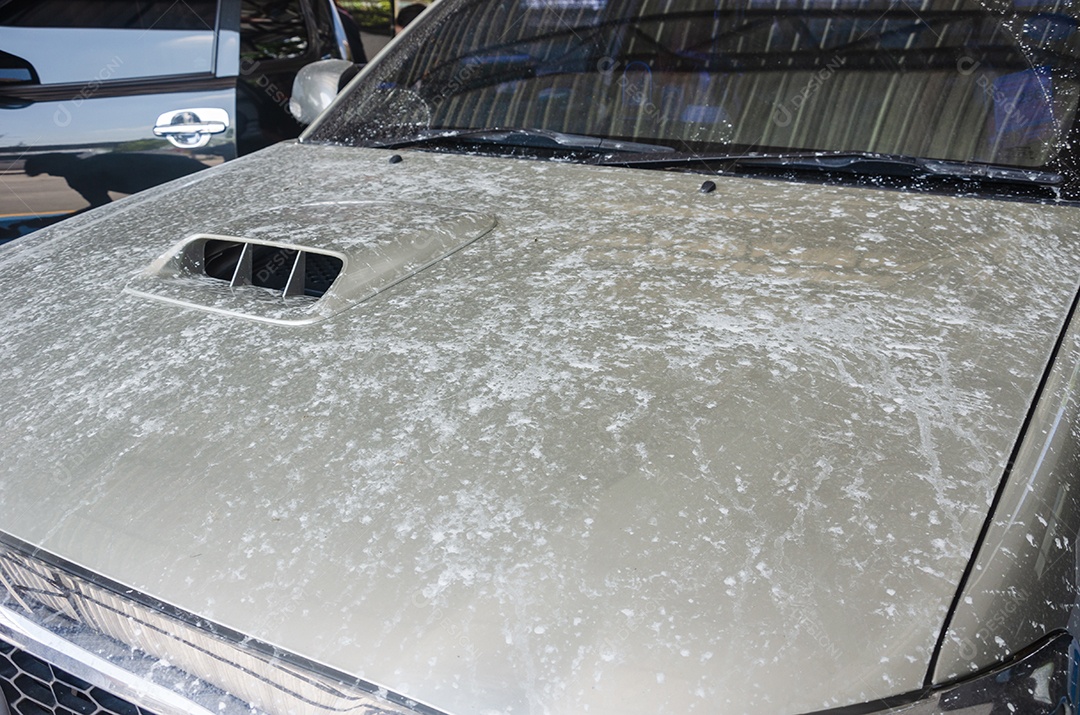 Impurezas na superfície do carro.