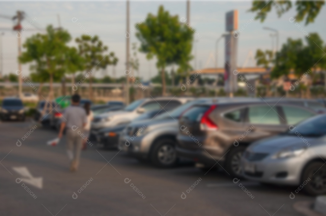 Desfocar o estacionamento para segundo plano.