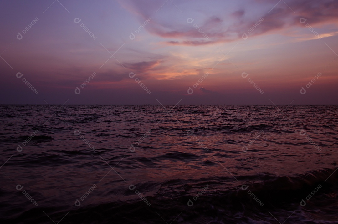 Pôr do sol na paisagem da praia