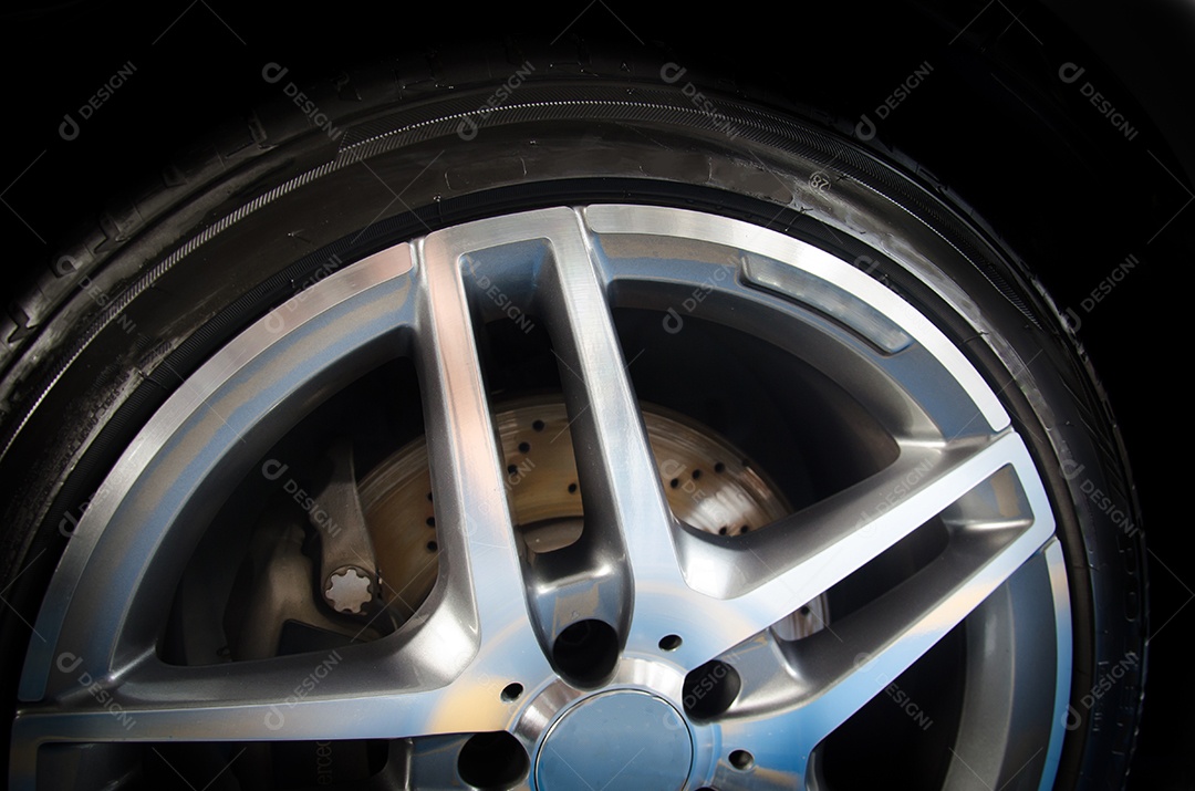 Roda de liga de luxo em close-up como um automóvel