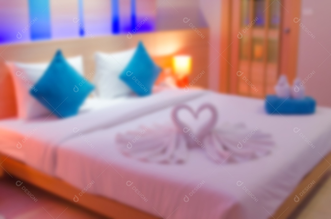 Desfoque o interior do quarto para segundo plano.